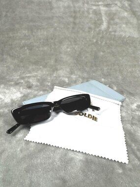 Lu Goldie Taylor Lashae 03 Black Rectangle Sunglasses With UV400 Protection